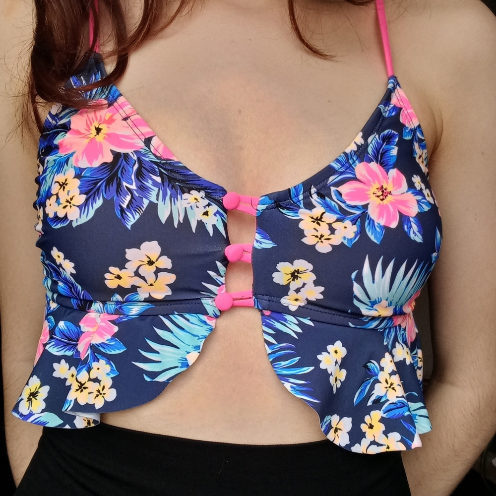 NWT Hawaiian print bikini top by Arizona